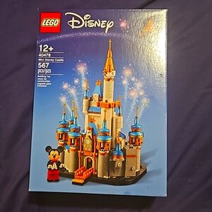 Nwt. Walt Disney world  castle